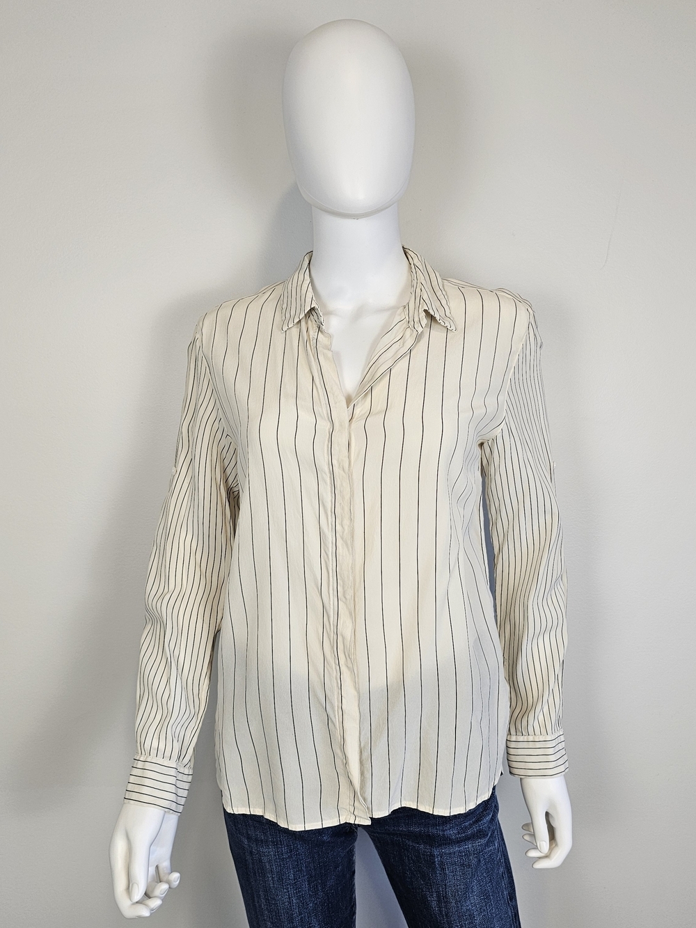 Meilleur Moment Silk Cream and Black Striped Collared Button Up Shirt Sz M